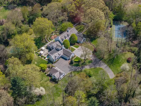 530 Chicken Valley Rd, Locust Valley, NY 11560