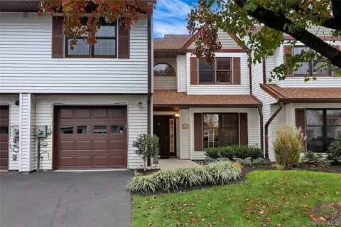 16 Trevor Lake Dr, Clarkstown, NY 10920