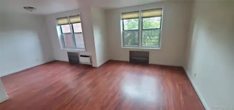 42 Pine St #2E, Yonkers, NY 10701