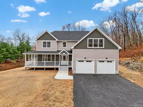 32 Meadow View Ct, La Grange, NY 12540