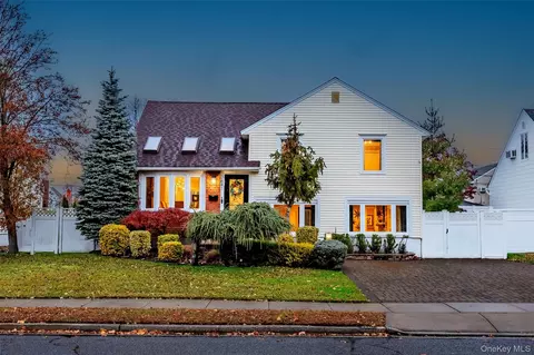 3641 Sarah Dr, Wantagh, NY 11793