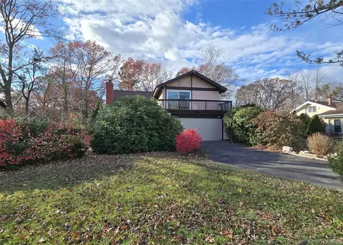 48 Glenmere Ln, Coram, NY 11727