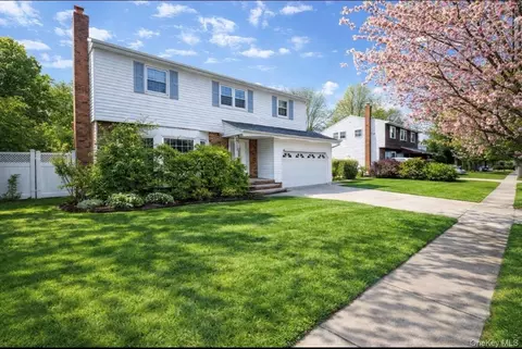 74 Jerusalem Ave, Massapequa, NY 11758
