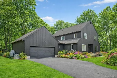 16 Oxford Springs Rd, Chester, NY 10918