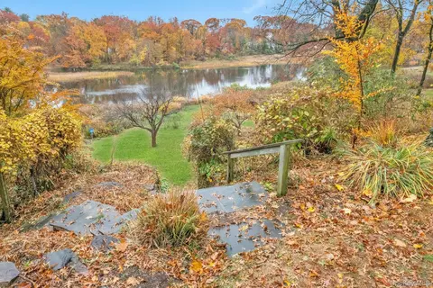 733 Stuart Ave, Mamaroneck, NY 10543