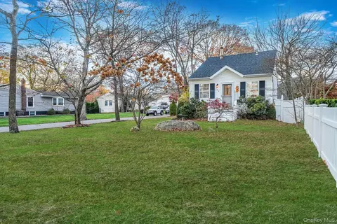156 Clinton Ave, Brookhaven, NY 11772