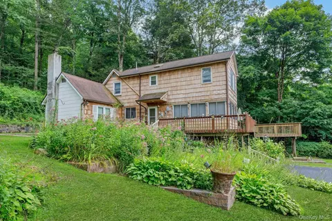 934 Peekskill Hollow Rd, Putnam Valley, NY 10579