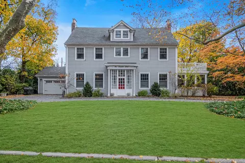 1 Deepdale Dr, North Hempstead, NY 11021