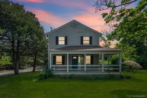 4 Cooks Ln, Westhampton, NY 11977