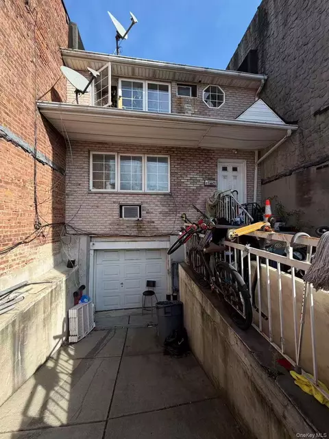 31-31 105 St, New York, NY 11369
