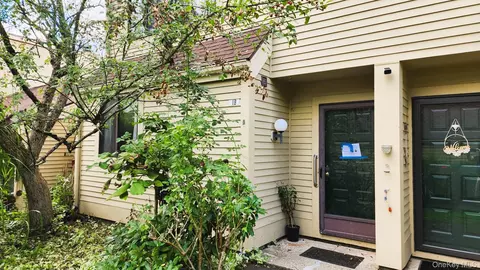 18 Fox Run #18, Lewisboro, NY 10590