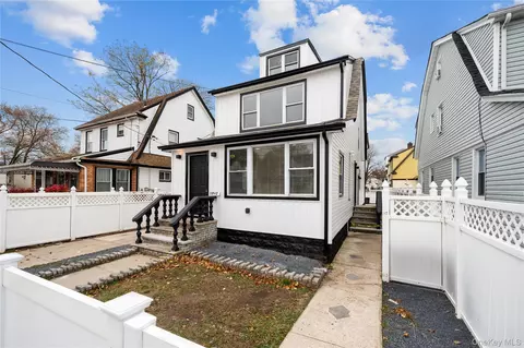 11942 189th St, New York, NY 11412