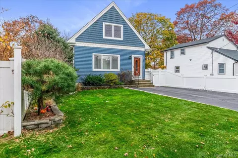 4928 Express Dr S, Ronkonkoma, NY 11779