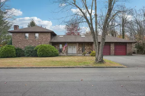 24 Brenda Ln, Clarkstown, NY 10954