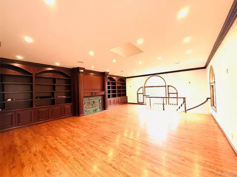 Living - 65 Mellow Ln, Jericho, NY 11753 photo 3 of 5