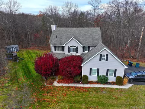 93 Glen Rock Cir, Highland, NY 12528