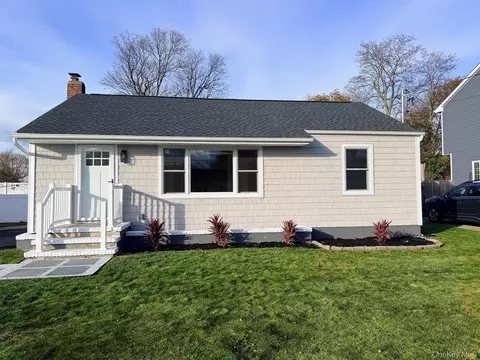 55 Terry Rd, Patchogue, NY 11772