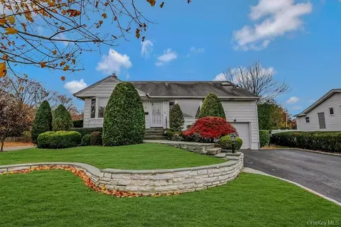 1 Fulton Pl, Jericho, NY 11753