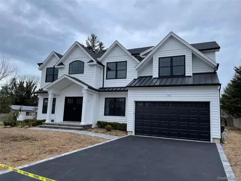 63 Church St, Syosset, NY 11791
