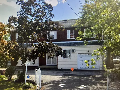 10 Mohawk Dr, North Babylon, NY 11703
