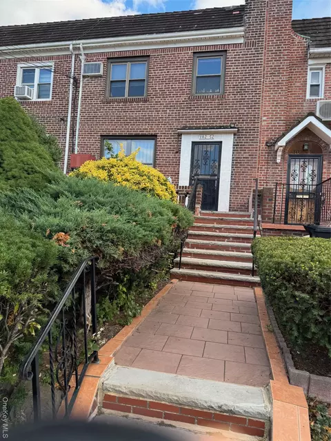10252 63rd Ave, New York, NY 11375