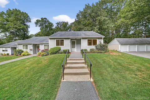 159 Unit C Carriage Ct, Yorktown, NY 10598