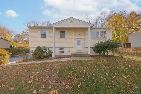 7 Southpark Dr, Garnerville, NY 10923