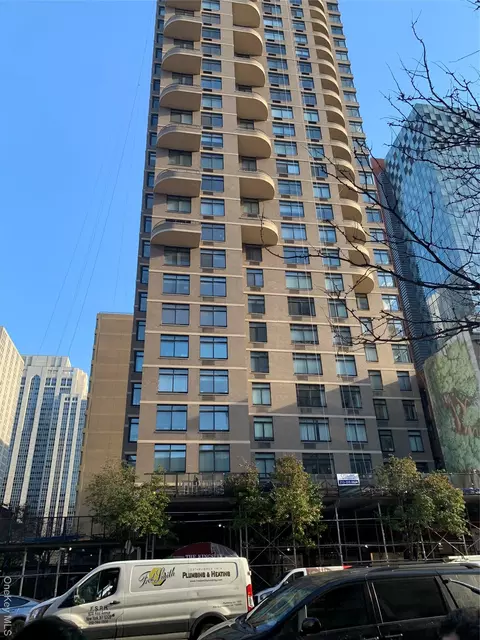 400 E 70th St #3501, New York, NY 10021