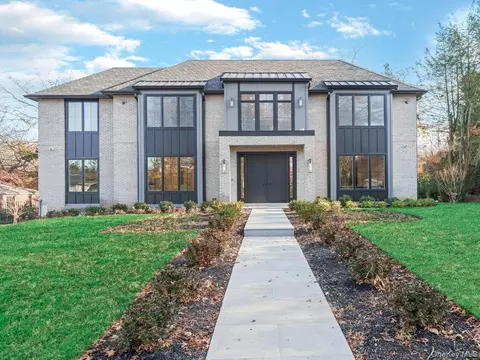 6 Hickory Dr, North Hempstead, NY 11021