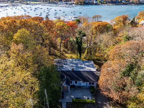 37 Bay Ave, Huntington, NY 11743