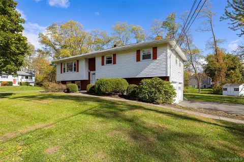 13 Chestnut St, Red Hook, NY 12571