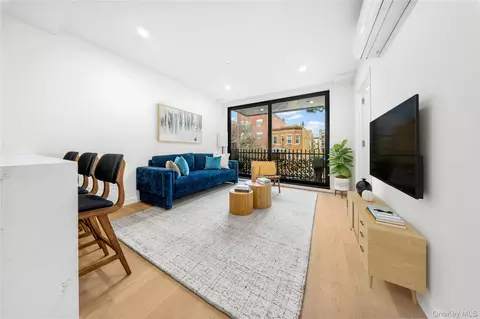 30-24 32nd St #3A, New York, NY 11102