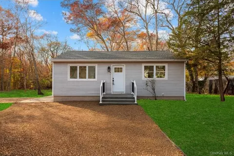 16 Fife Dr, Coram, NY 11727