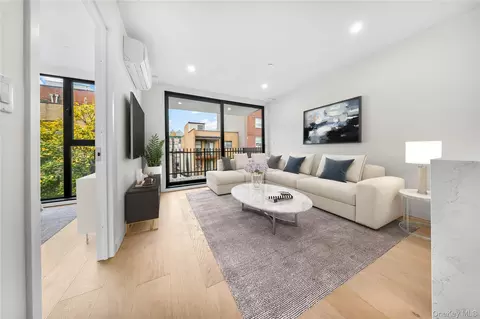 30-24 32nd St #3B, New York, NY 11102