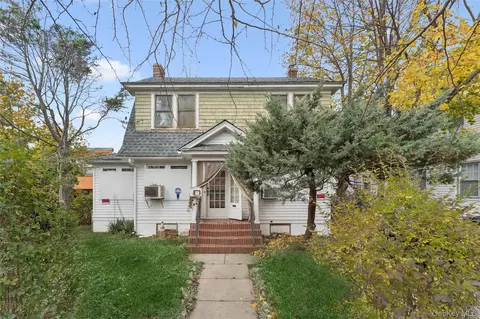 190 Lincoln Ave, North Hempstead, NY 11501