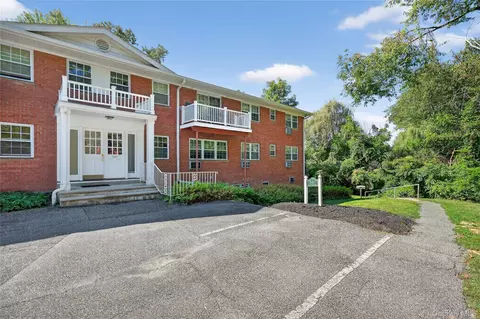 107 Nottingham Rd #D, Bedford Hills, NY 10507