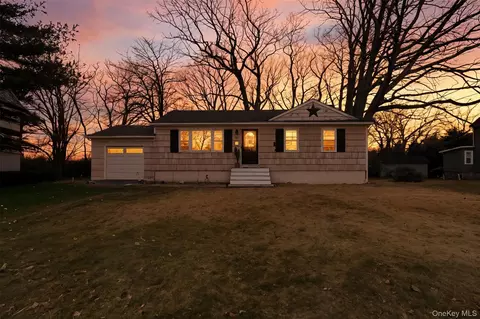 22 Hovenkamp Ave, Clarkstown, NY 10954