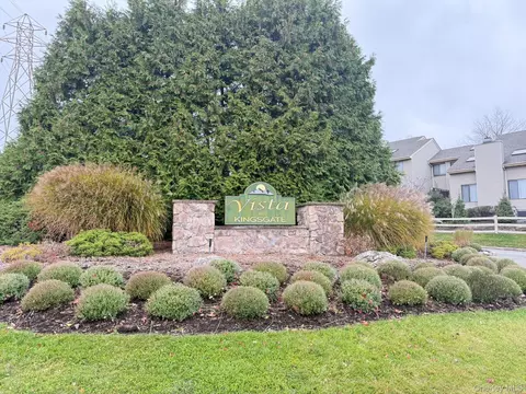 1 Evan Ct, Clarkstown, NY 10954