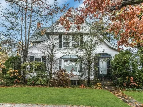 113 Murray Ave, North Hempstead, NY 11050