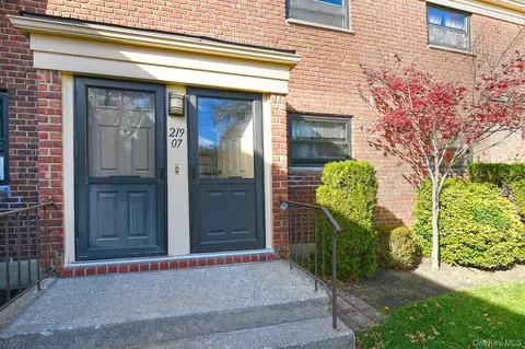 219-07 74th Ave #447B2, Oakland Gardens, NY 11364