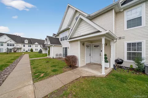 261 Ruth Ct, Middletown, NY 10940