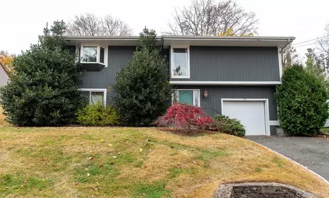 83 Edgepark Rd, Greenburgh, NY 10603