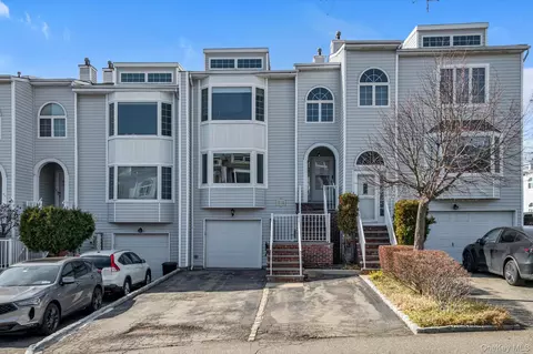 242-25 A Oak Park Dr, Douglaston, NY 11362