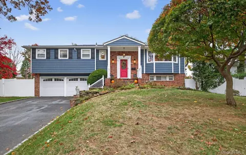 15 Duke Pl, Glen Cove, NY 11542
