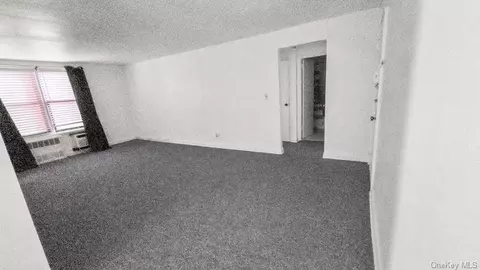 87-20 175th St #1K, Jamaica, NY 11432