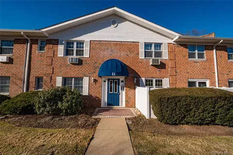 460 Old Town Rd #11I, Port Jefferson Station, NY 11776