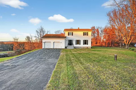 14 Country Meadows Rd, New Paltz, NY 12561