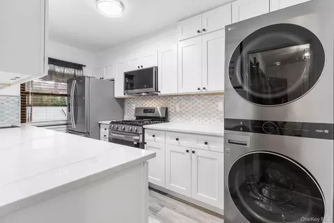 1209 E Broadway #D15, Hewlett, NY 11557