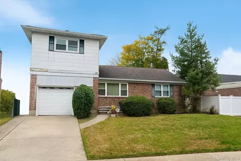 884 Troy St, Elmont, NY 11003