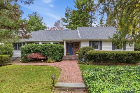 33 Marie Dr, Huntington, NY 11743